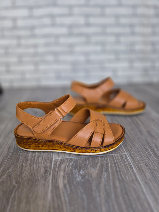 Taba (yan motif) ortopedik tabanlı deri sandalet