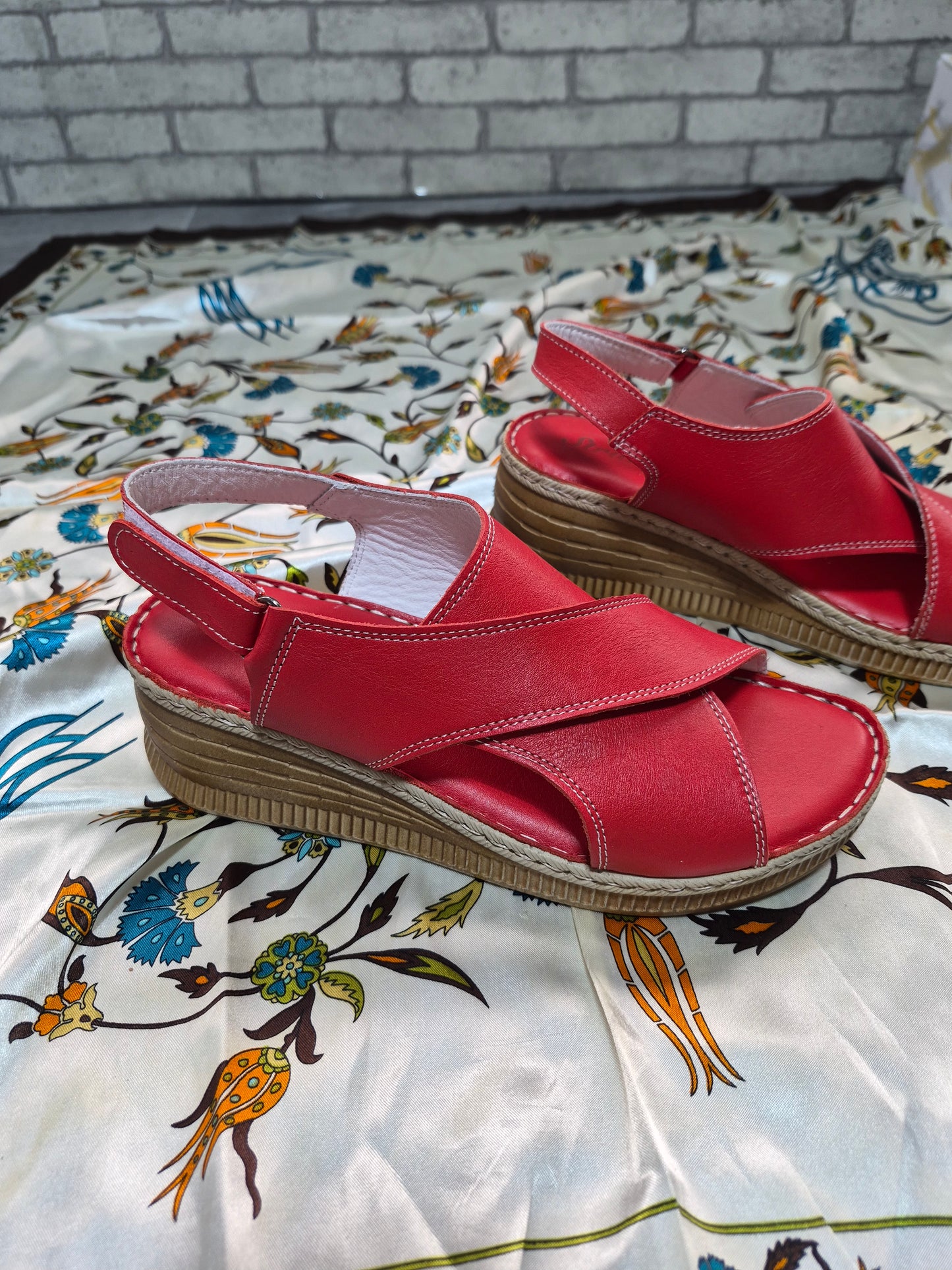 Kırmızı (çarpraz model) deri kadın sandalet