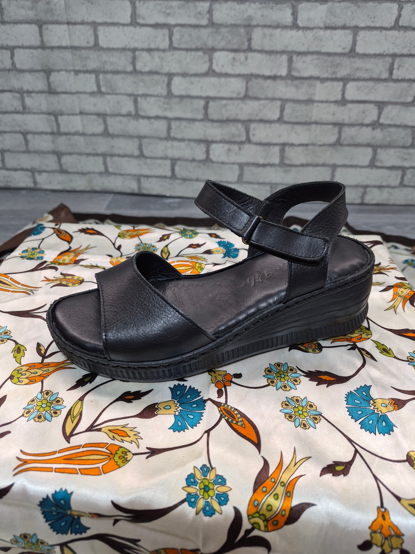 Siyah(düz model) deri kadın sandalet