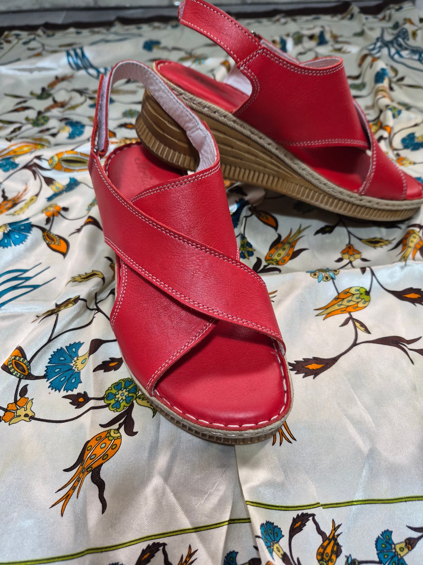 Kırmızı (çarpraz model) deri kadın sandalet