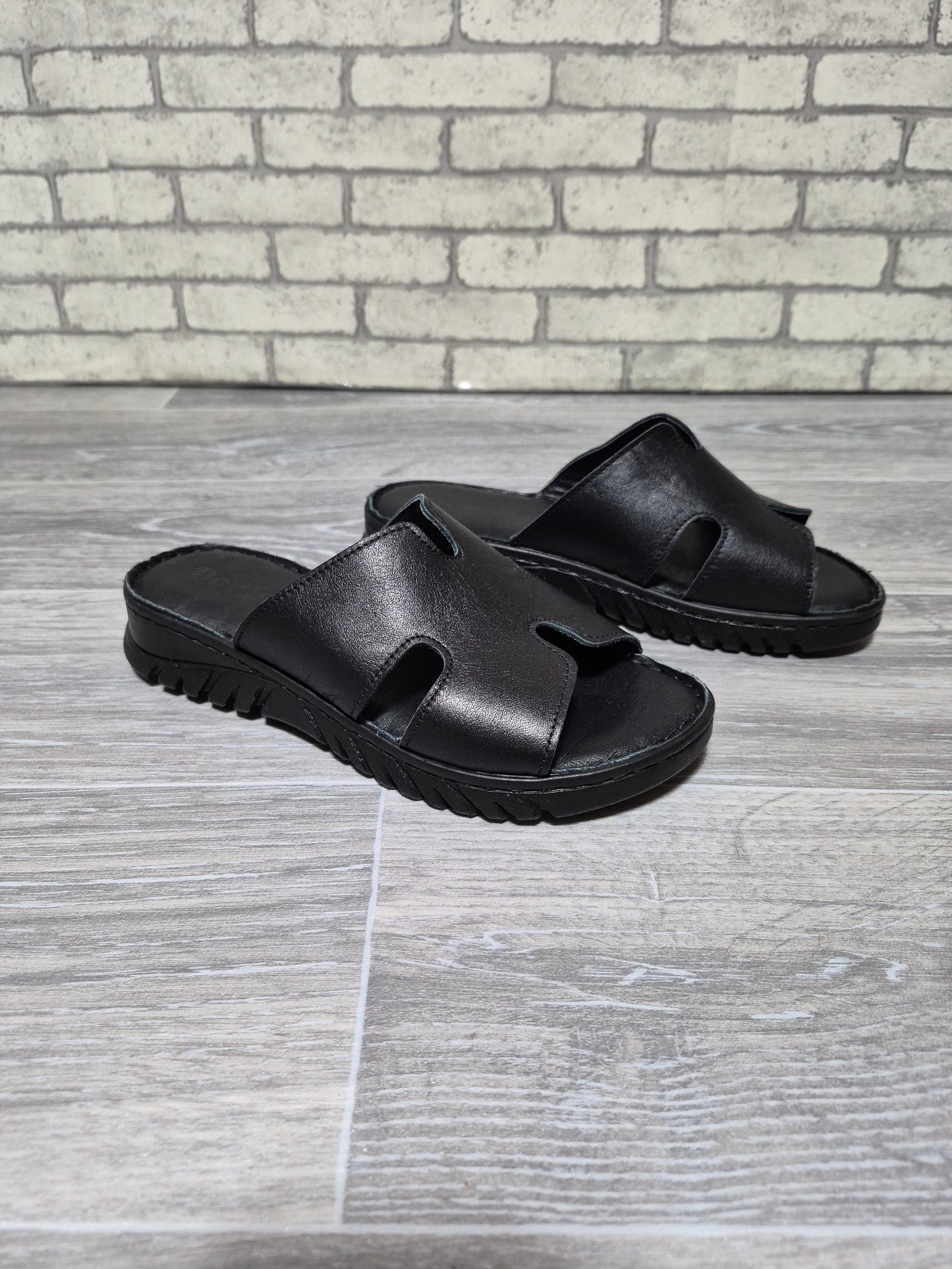 Siyah (Hermes Model) Ortopedik Tabanlı Deri Kadın Terlik