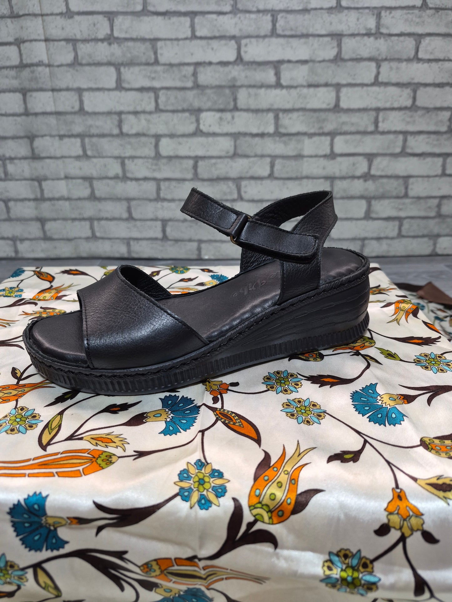 Siyah(düz model) deri kadın sandalet