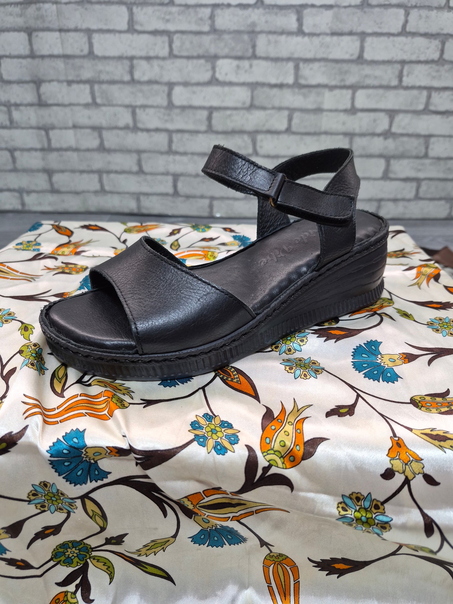 Siyah(düz model) deri kadın sandalet