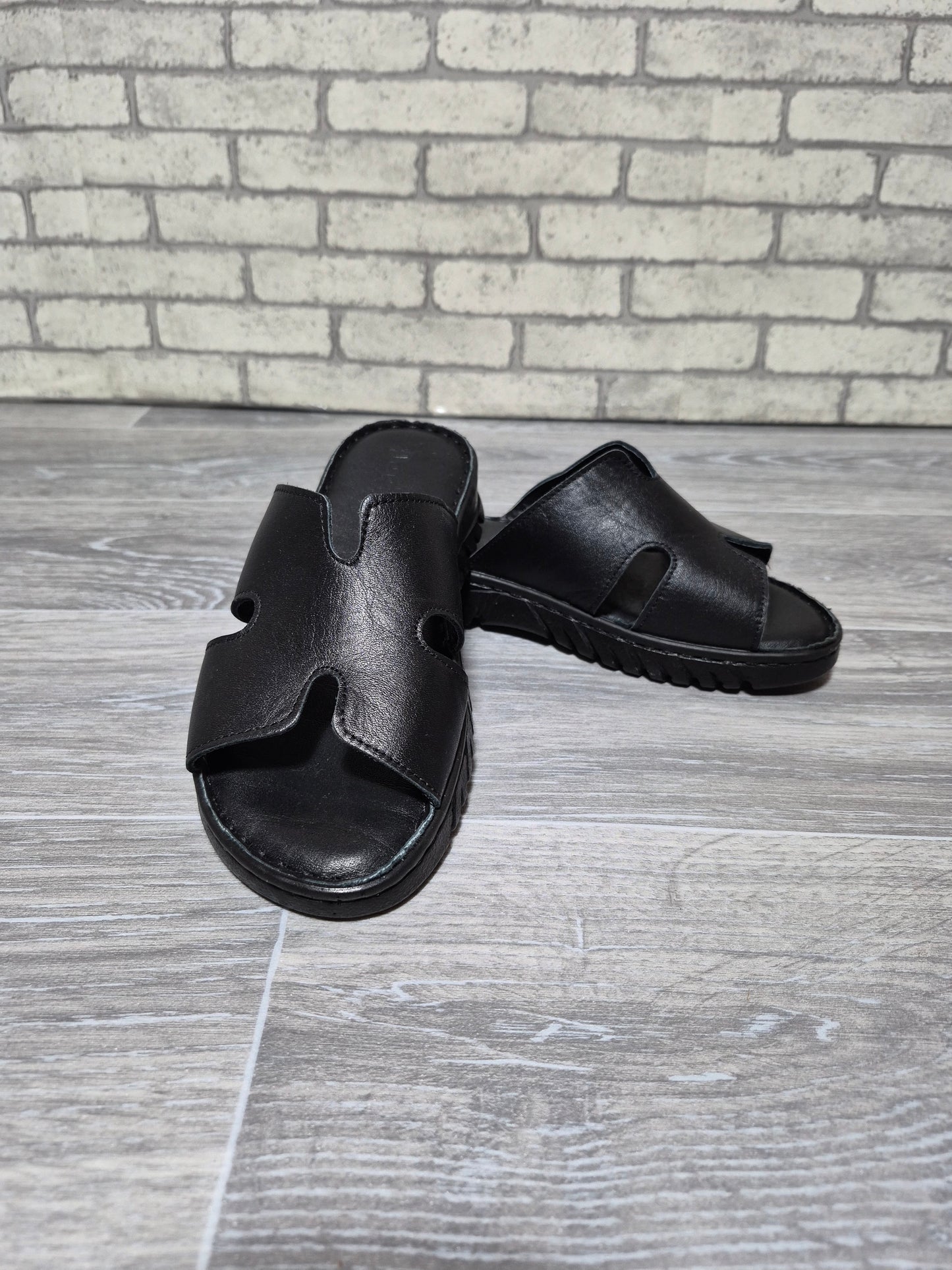 Siyah (Hermes Model) Ortopedik Tabanlı Deri Kadın Terlik