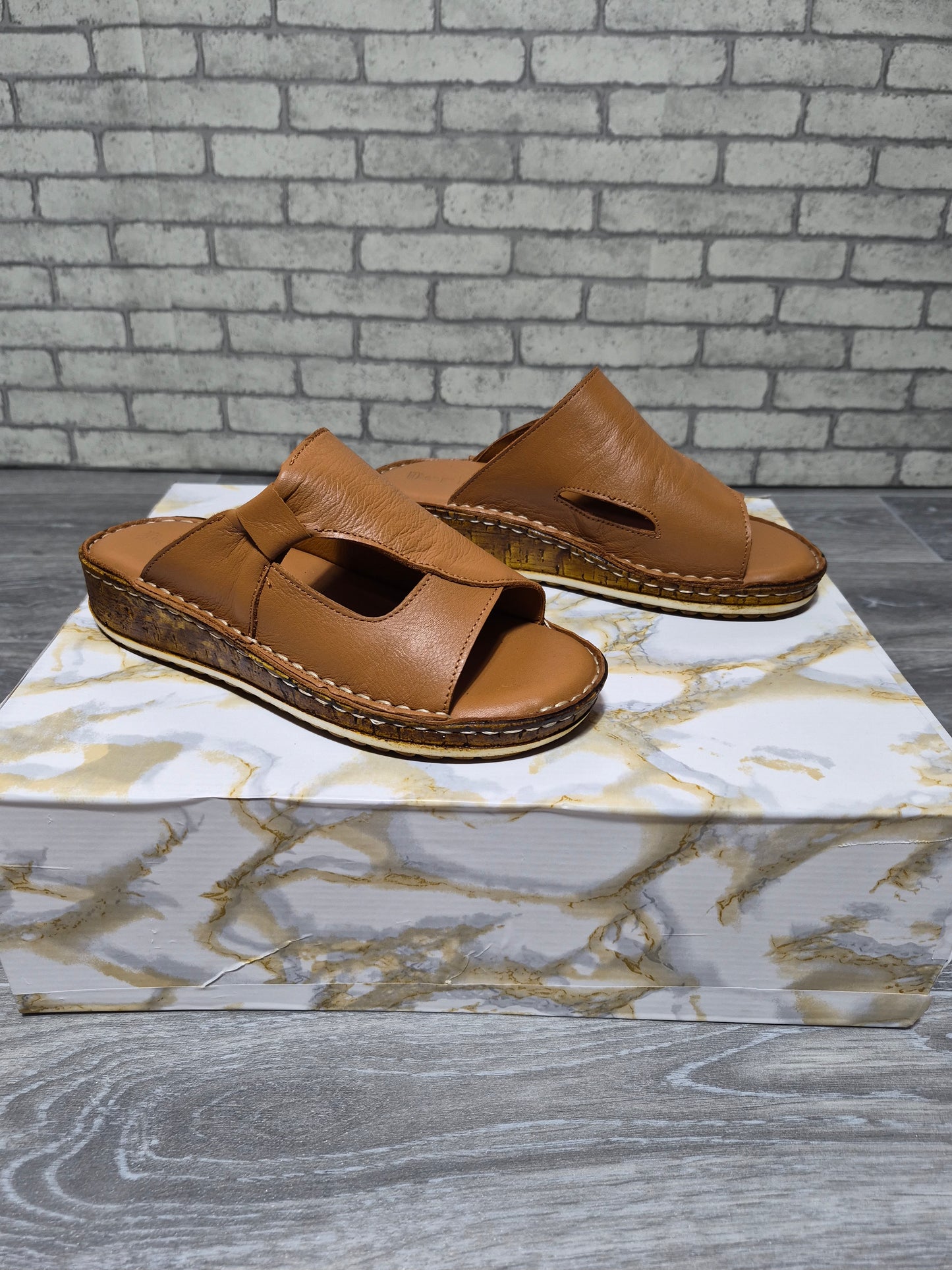 Taba (Kelebek Model)Ortopedik Tabanlı Kadın Deri Terlik