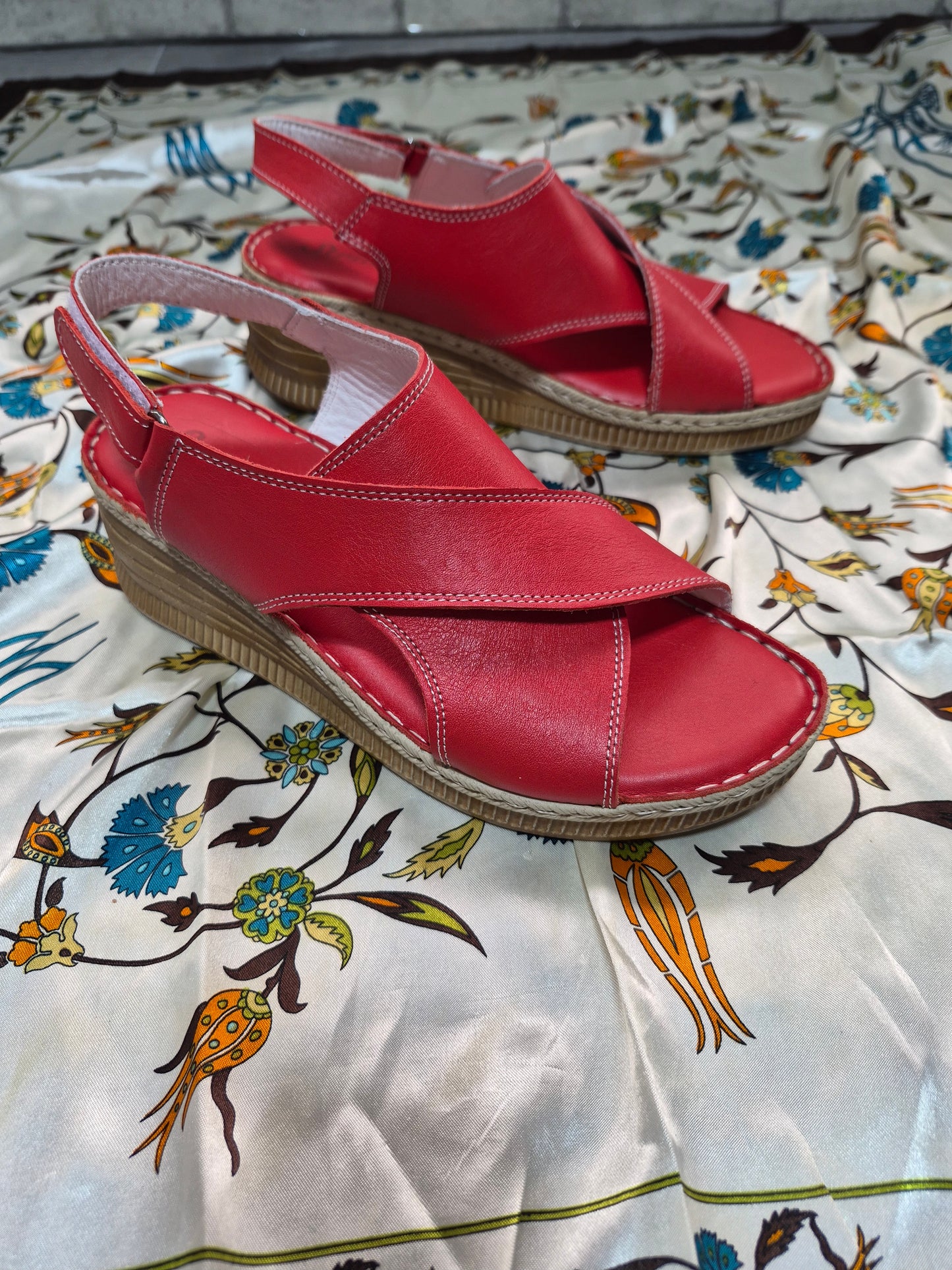 Kırmızı (çarpraz model) deri kadın sandalet