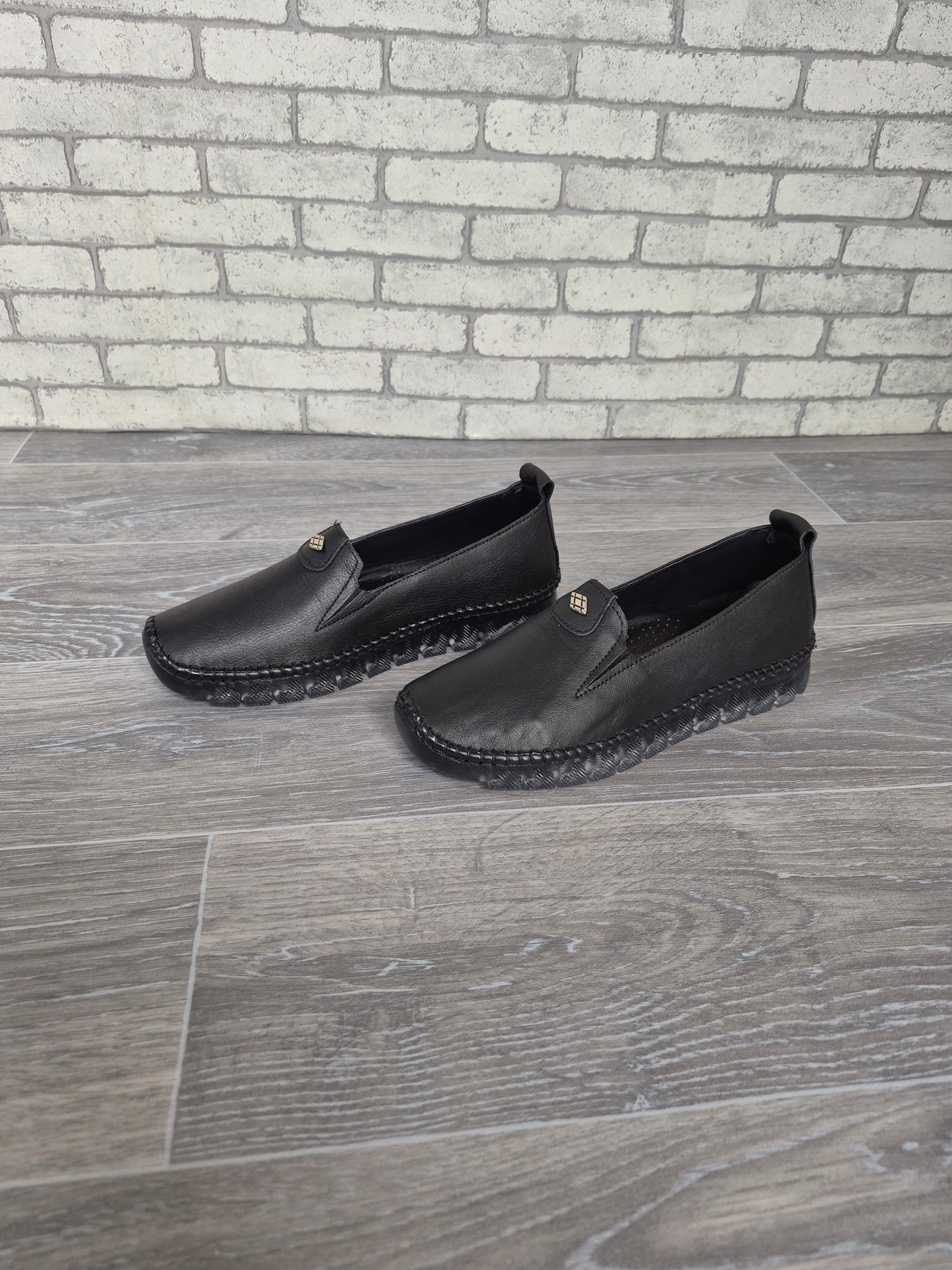 Siyah Deri Kadın (düz model) Babet