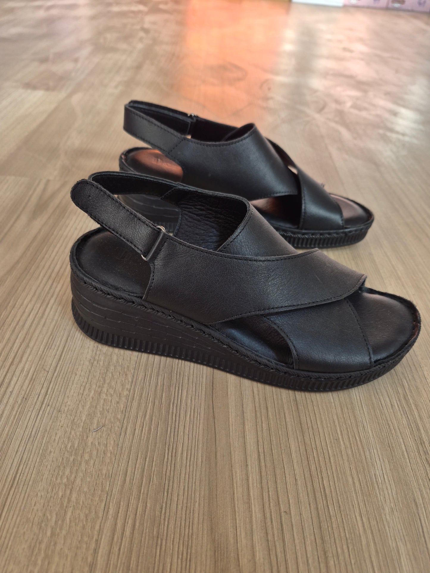 Yüksek topuk siyah çarpraz model sandalet