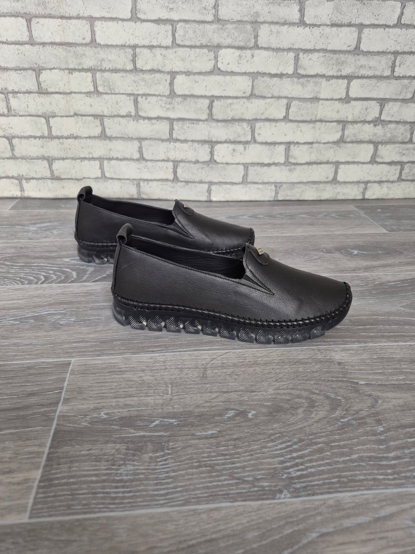 Siyah Deri Kadın (düz model) Babet