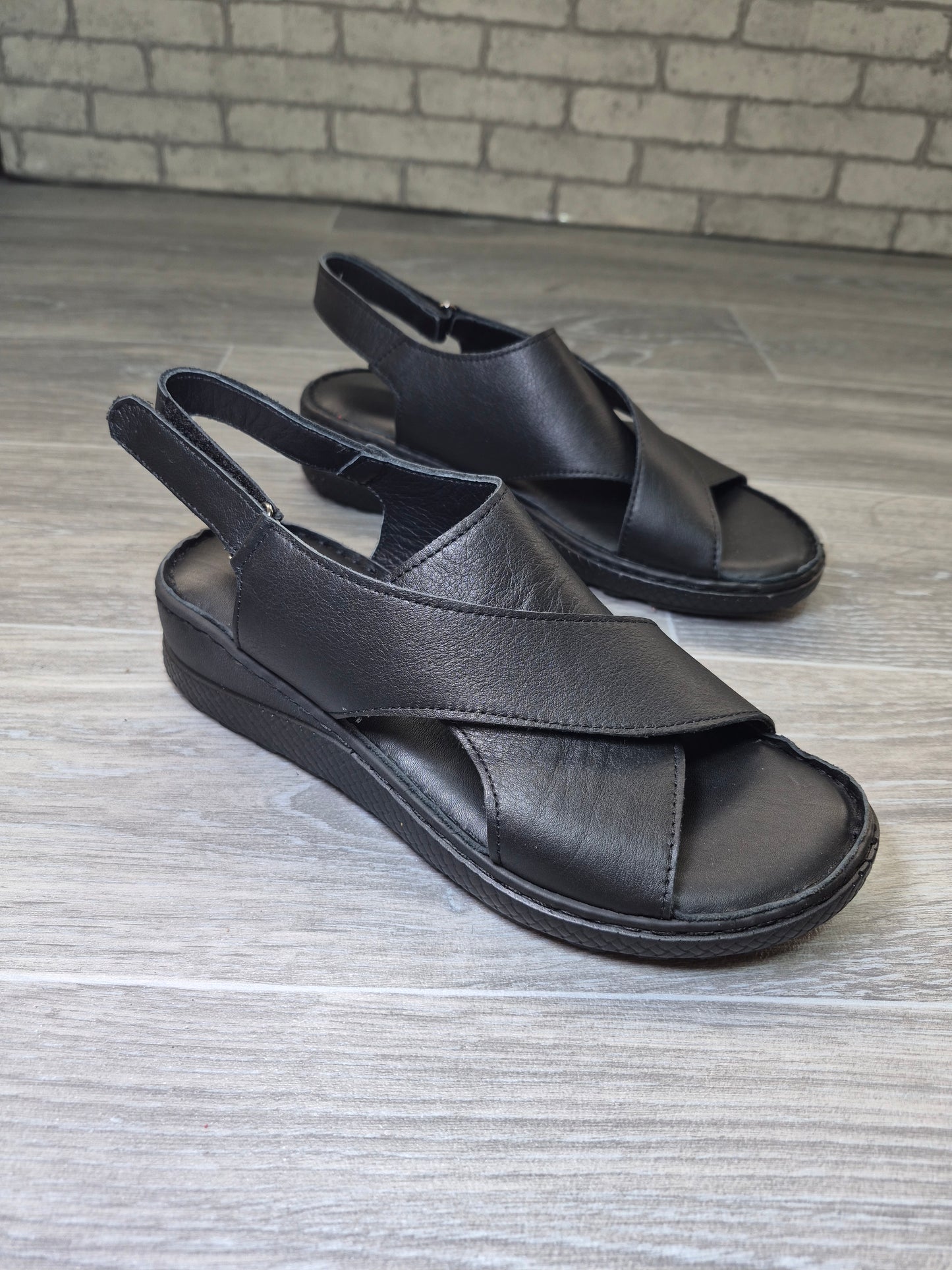 deri kadın sandalet