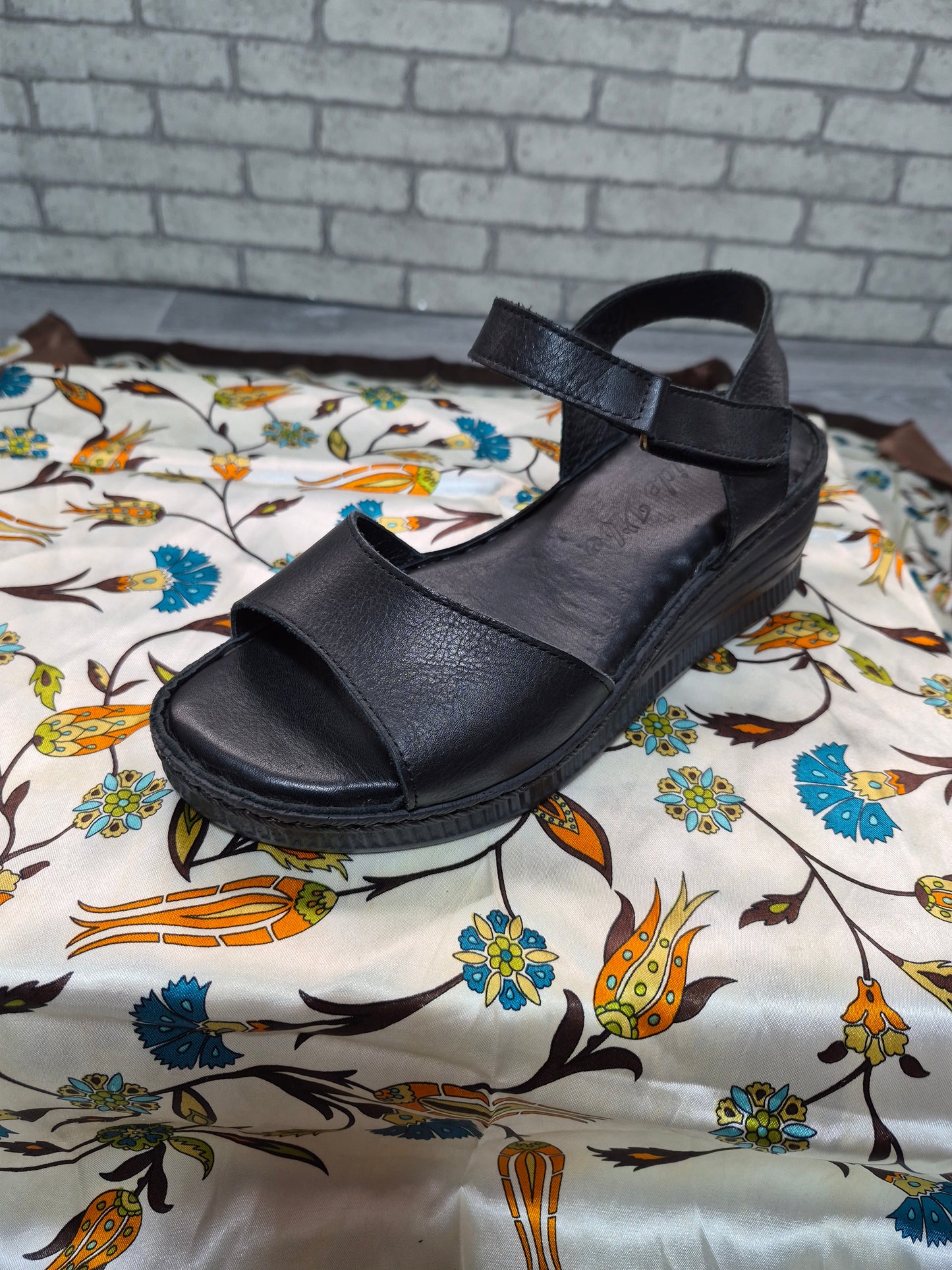 Siyah(düz model) deri kadın sandalet