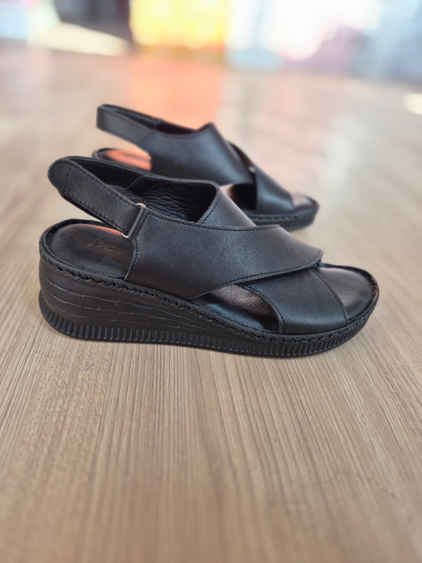 Yüksek topuk siyah çarpraz model sandalet